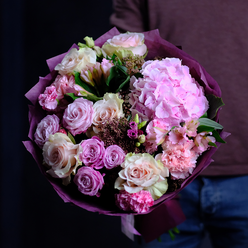букет с розовой гортензией и французскими розами купить в Перми недорого заказать онлайн с доставкой на дом