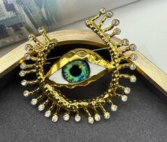 22824-stilnaya-brosh-glaz-eye-green-s-ehmalyu-v-stile-schiaparelli