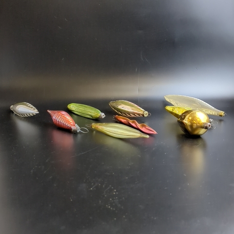 Ёлочные игрушки набор из 11 разных штук, сосульки, стекло, подвесные, винтаж времён СССР 1960-1980 гг. Советские ёлочные игрушки и украшения. Состояние и комплектация на фото.