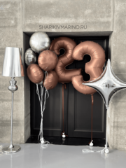 Композиция из фольгированных шаров на 23 февраля в шоколадно-серебряных оттенках