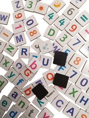Развивающий магнитный алфавит SHAPES PUZZLE 30 карточек, 60 слов, 110 магнитов в жестяной коробке