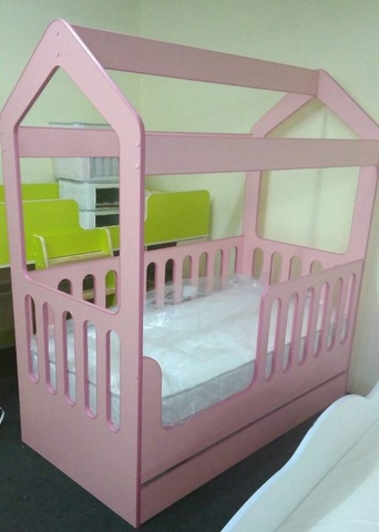 Детская кровать Домик ЛДСП розовый