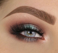 Desîo™ - Innocent White на зеленых глазах