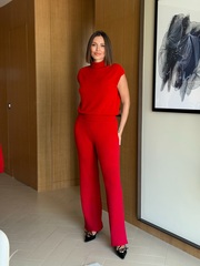 брюки в алом цвете