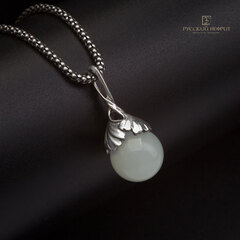 Подвеска с белым нефритом "Лист Гинкго".