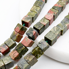 Унакит бусины, куб, размер около 6 мм, цена за 14-15 шт (1/4 нити)