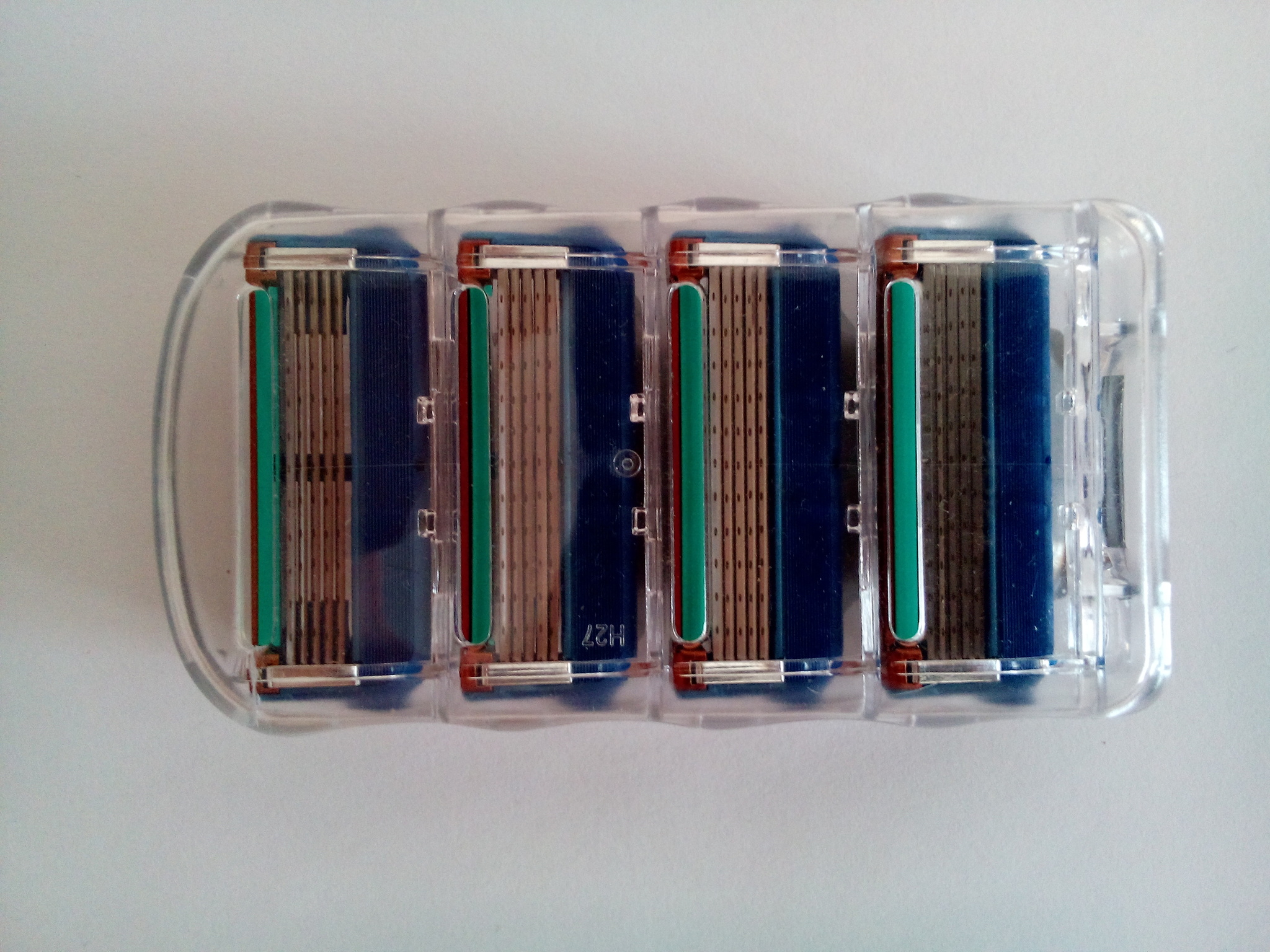 Кассеты для бритья Gillette Fusion 4шт в экономичной упаковке
