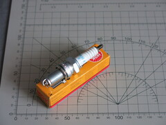 Свеча зажигания NGK 4929 DPR8EA-9 DPR8EA9