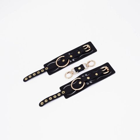 Черные кожаные наручники с золотистой фурнитурой - Crazy Handmade CH-2541