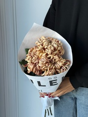 Кулек из одноголовой хризантемы