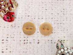 Пуговицы блузочные, d 1,1 см, 2 прокола, песочный