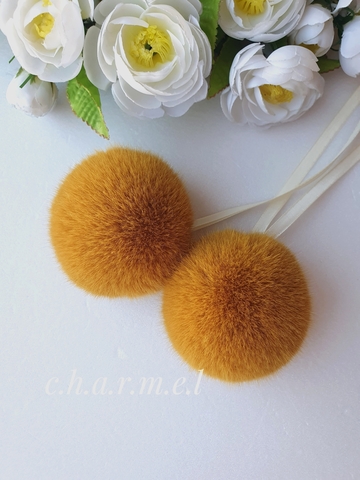 Eco-fur pompoms, 5 cm, color Sundae, 2 pieces