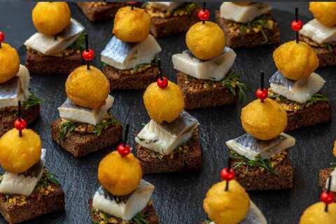 Канапе сельдь с мини-картофелем, 20 шт.