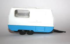 Camper Trailer with towing hitch white-blue Kompanion 1:43