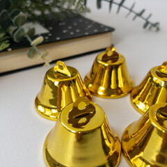 Колокольчик пластиковый с металлическим языком, для декора и творчества, размер 3,8 см, цвет золотой, набор 5 шт.