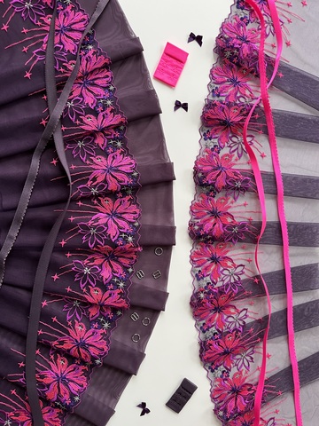 Вышивка на сетке фиолетовая/неон 24 см (левая)