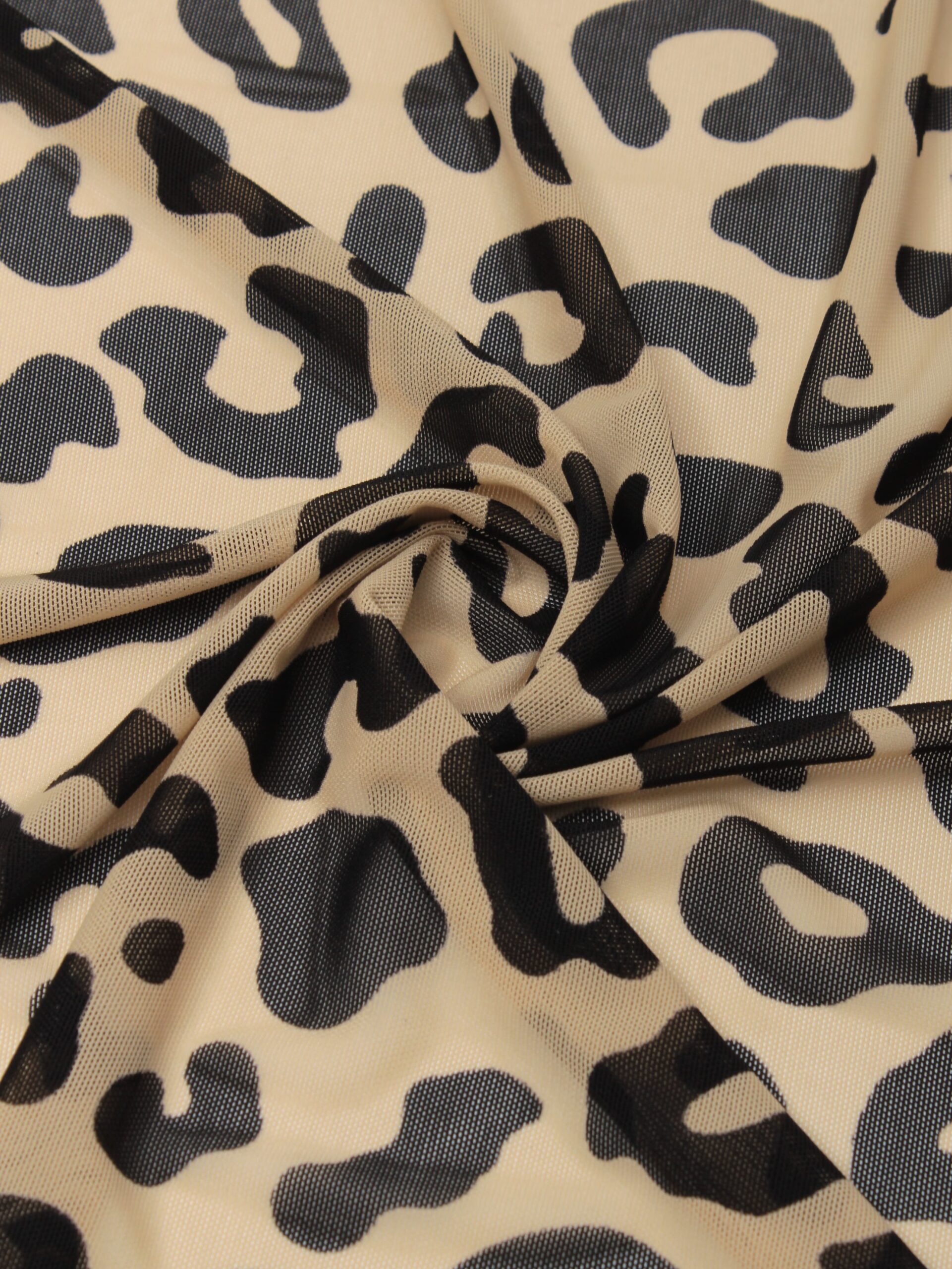 Сетка эластичная бежевая с черным принтом барс 75х50 см