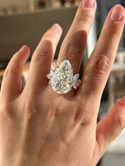 kolco-graff-iz-serebra-925-proby-s-krupnym-kamnem-v-ogranke-grusha-cvet-shampan