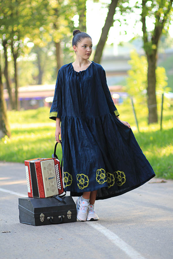 Сара. Платье льняное макси, темно-синее с вышивкой PL-42-23-01
