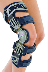 Ортез коленный жесткий регулируемый одношарнирный M.3s OA для лечения остеоартроза