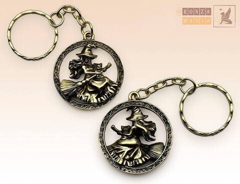 брелок Ведьма с метлой и котом