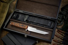 Подарочный набор: Aggressor AUS-8 Stonewash Black-Orange G10 и шкатулка 80 лет Великой Победы