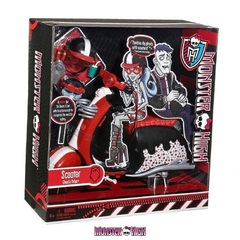 Гулия Йелпс со скутером