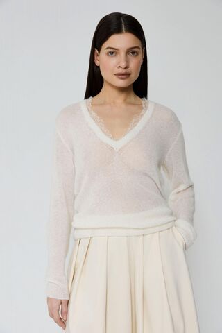 Пуловер с кружевом