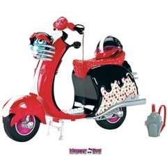 Гулия Йелпс со скутером