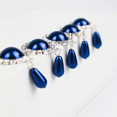 Кабошон - украшение со стразами и жемчужиной круглое с подвеской, цвет синий, 2*4 см., металлическое, набор 5 шт.