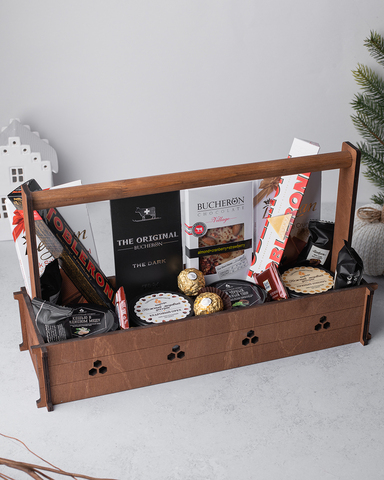 Подарочный набор с медом, чаем и шоколадом в деревянном ящике
