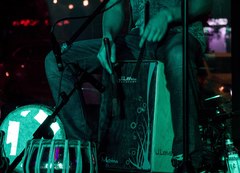 Урок игры на кахоне по скайпу