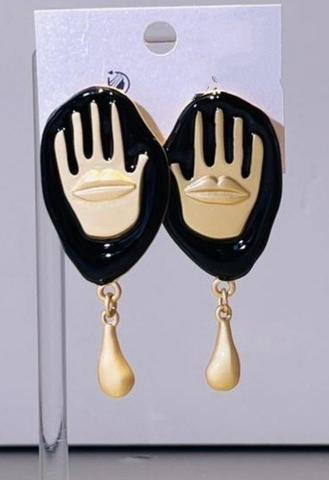 sergi-ruki-v-stile-schiaparelli-s-podveskoj-s-chernoj-ehmalyu