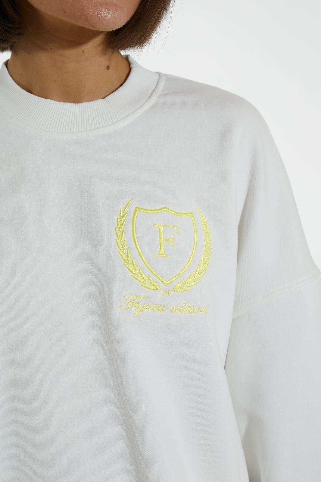 Свитшот F белый с Желтым логотипом