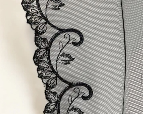 Вышивка на сетке