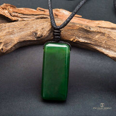 Руна из зелёного нефрита Бриле.