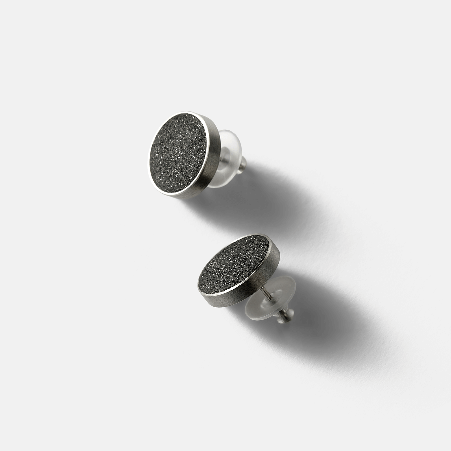 Konzuk Adhara Stud Earrings — серьги из бетона и стали