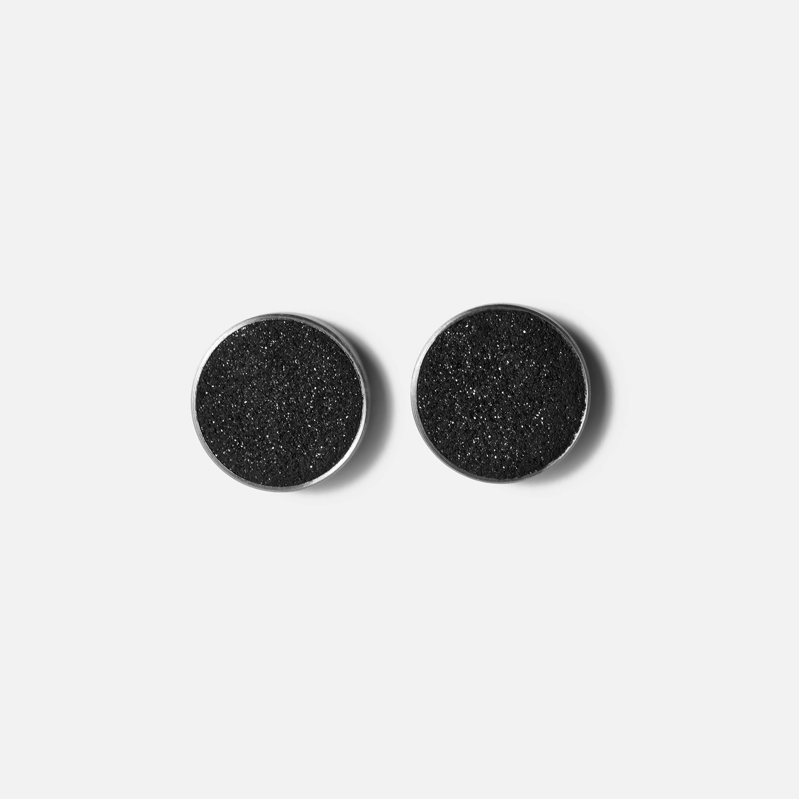 Konzuk Adhara Stud Earrings — серьги из бетона и стали