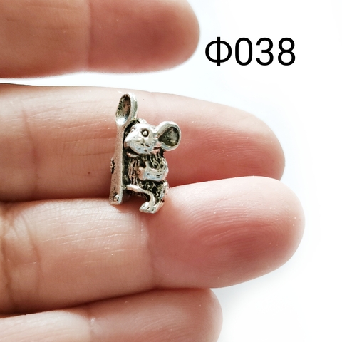Ф038 Мышка с ложкой (кошельковая мышь, талисман на деньги)
