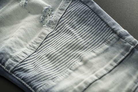 Affliction | Джинсы мужские GAGE FLEUR MAYHEM 110SK066 в стиле мото колени