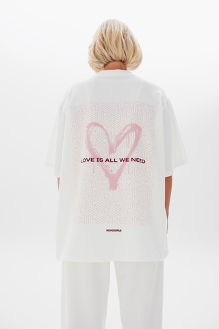 Футболка LOVE IS ALL WE NEED