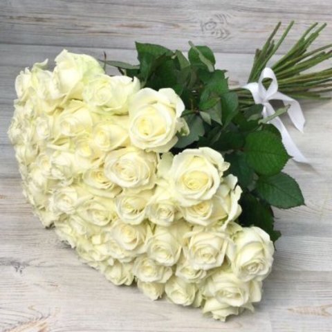 Букет из 51 белой розы (70 см)
