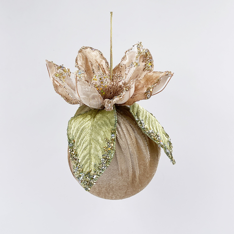 Елочная игрушка Шар с цветком магнолии 15х15см ChristmasDeLuxe бежевый