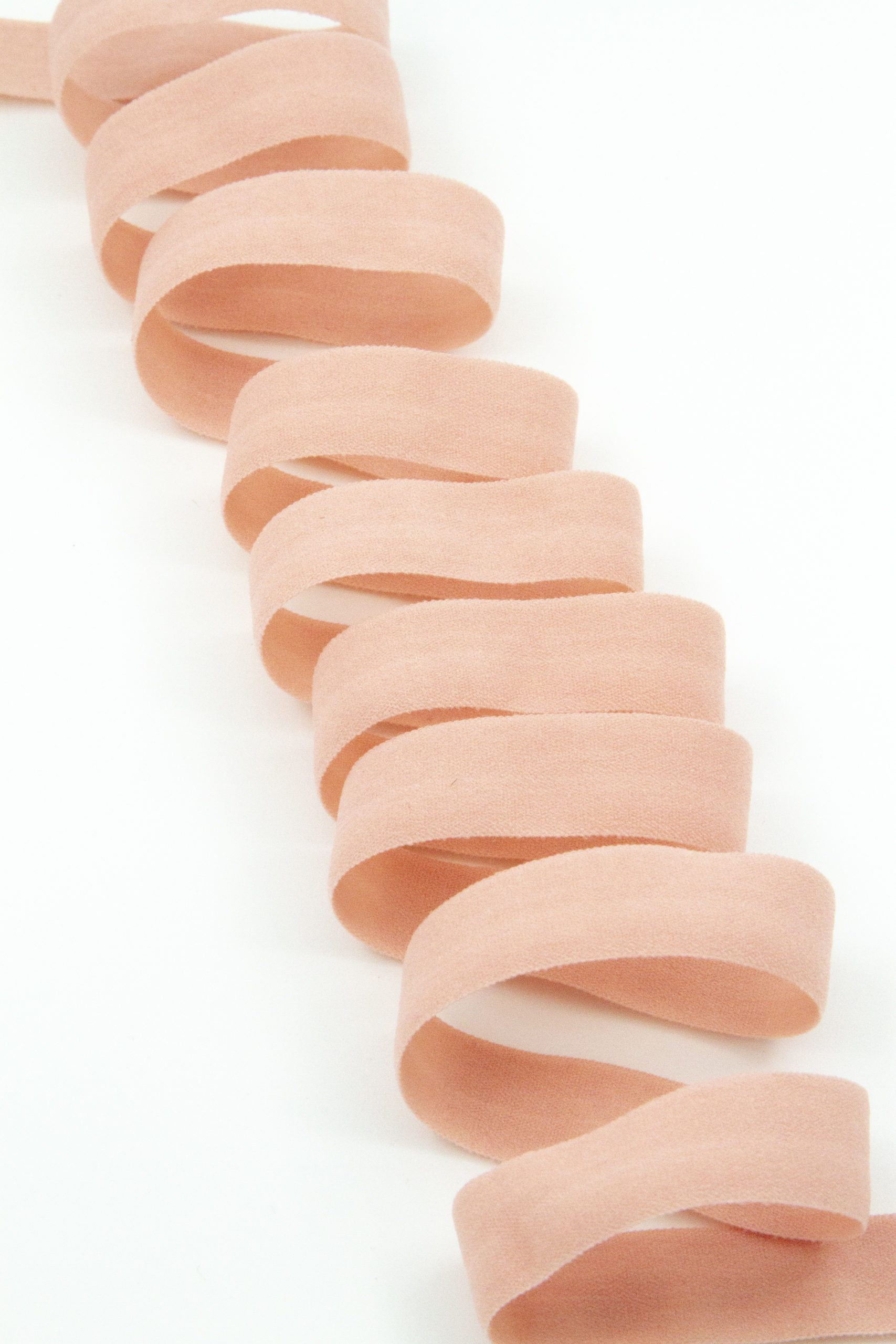 Бейка эластичная 15 мм матовая коралловый миндаль