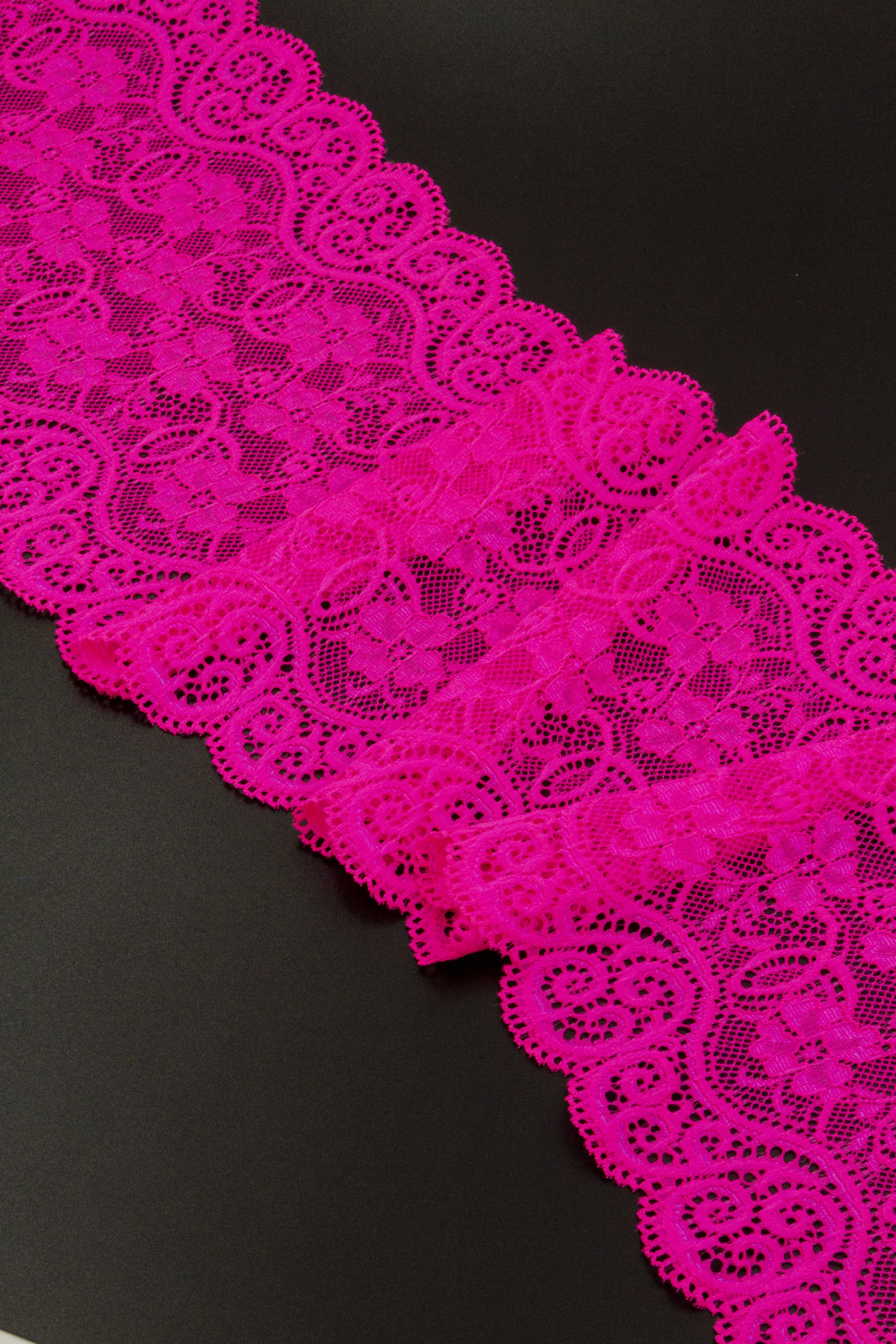 Эластичное кружево розовое неоновое ширина 18 см