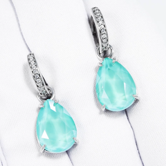 sergi-iz-serebra-s-podveskoj-kaplya-myatnyj-kristall