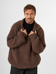 Шоколадный свитер крупной вязки QWE