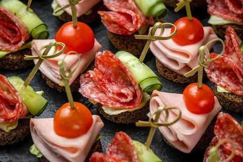 Канапе &quot;Колбасный микс&quot; с овощами, 40 шт.