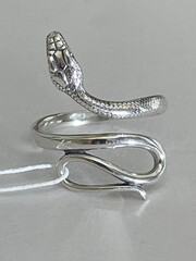 Змея (кольцо из серебра)