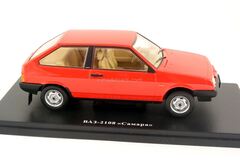 VAZ-2108 Lada Samara red 1:24 Legendary Soviet cars Hachette #19